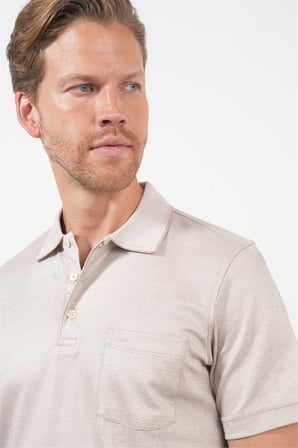 Bej-Beyaz Kendinden Desenli Polo Yaka Kısa Kol Cepli Comfort Fit Pamuklu Tişört 1011260152