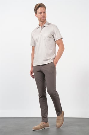 Bej-Beyaz Kendinden Desenli Polo Yaka Kısa Kol Cepli Comfort Fit Pamuklu Tişört 1011260152
