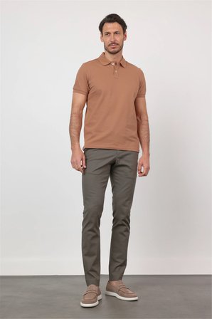 Sütlü Kahverengi Polo Yaka Kısa Kol Cepsiz Slim Fit Pamuklu Tişört 1011260154