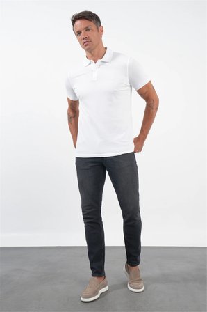 Beyaz Polo Yaka Kısa Kol Cepsiz Slim Fit Pamuklu Tişört 1011260154