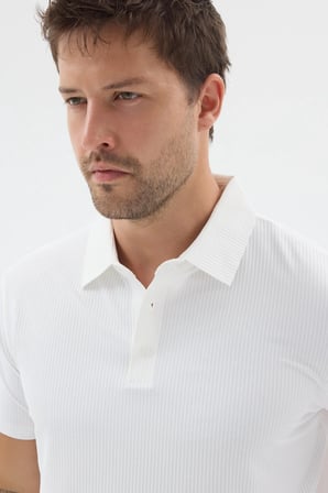 Beyaz Polo Yaka Örme Kısa Kol Standart Fit Esnek Tişört 1011260179