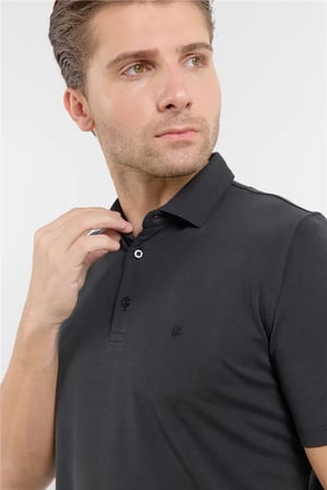 Siyah İtalyan Yaka Kısa Kol Cepsiz Slim Fit Pamuklu Tişört 1011260180