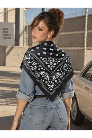 Tarzını Seç Siyah Klasik Bandana Desenli Fular 70 x 70 cm