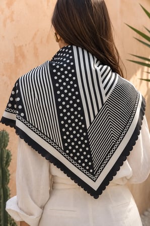 Tarzını Seç Siyah Beyaz Geometrik Ritim Desenli Dantel Oya Kesim Fular / Bandana 70 x 70 cm
