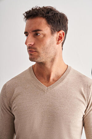 Açık Bej V Yaka Uzun Kol Cepsiz Comfort Fit Classic Yünlü Triko Kazak 1012255002