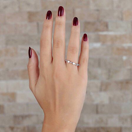 Zirkon Taşlı Sıralı Küp Tasarım 925 Ayar Gümüş Kadın Yüzük