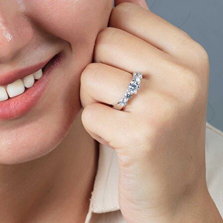 Starlight Diamond Pırlanta Montür Zarif Tasarım 925 Ayar Gümüş Kadın Beştaş Yüzük