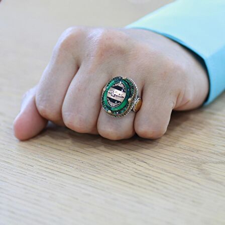 Yeşil Sıkma Kehribar Üzerine Hüsn-i Hat "Hasbiyallah"Yazılı 925 Ayar Gümüş Erkek Yüzük
