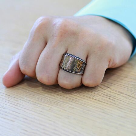 Yeşil Zirkon Taşlı Hüsn-i Hat "İnşirah Suresi" Yazılı 925 Ayar Gümüş Erkek Yüzük