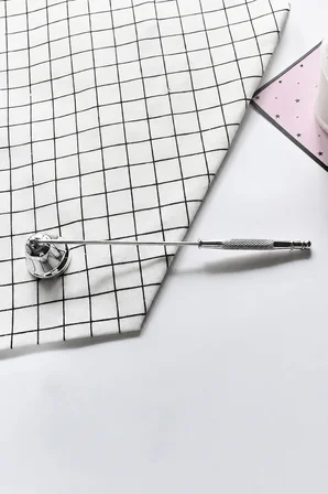 Hareketli Baş Çelik Silver 22 cm Dekoratif Çan Dizayn Saplı Mum Söndürücü cin818slv