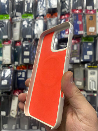 İPHONE 16 PRO MAX UYUMLU MAGSAFE ÖZELLİKLİ İÇİ KADİFE PERFECT SERT KAPAK BEJ