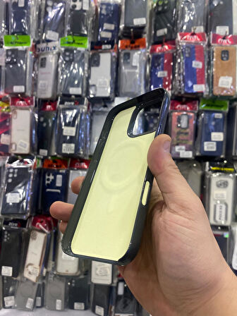 İPHONE 16 PRO UYUMLU MAGSAFE ÖZELLİKLİ İÇİ KADİFE PERFECT SERT KAPAK SİYAH