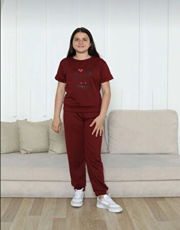 ÇOCUK SPOR GİYİM İKİ İPLİK KUMAŞ ÖN BASKILI PAÇA LASTİKLİ KISA KOLLU YAZLIK TAKIM