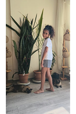 Kız Çocuk Şortlu Takım Beyaz Tişört Siyah Pötikareli Şort