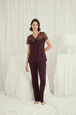 KısaKollu ve Dantelli V Yaka Pijama Takımı