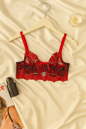 Kırmızı Çiçek İşlemeli Siyah Dantelli Sütyen Külot Takımı