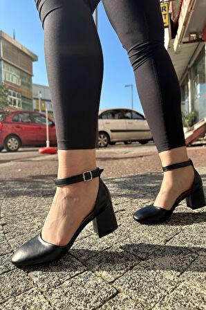 Günlük Kadın Abiye Ayakabı Bilekten Bağlı Önü Kapalı Siyah Kalın Topuklu Oval Burunlu 105