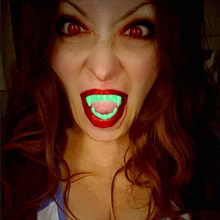 Karanlıkta Parlayan Fosforlu Çift Damak Takma Vampir Dişi (4490)