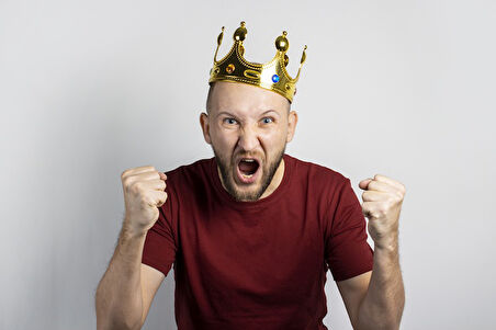 Plastik Kral Tacı Altın Renk Yetişkin Boy 55 cm (5224) AZ-52244687580