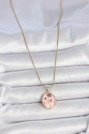 316L Çelik Gold Renk Zincir Pembe Çiçek İşlemeli İnci Detay Portre Model Kadın Kolye