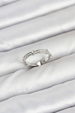 Pirinç Gümüş Renk Kemik Model Zirkon Taşlı Kadın Yüzük