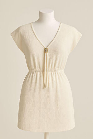 Kadın Beyaz Yanları Yırtmaçlı Tokalı V Yaka Mini Plaj Elbisesi