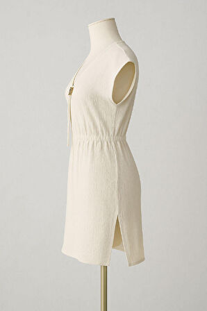 Kadın Beyaz Yanları Yırtmaçlı Tokalı V Yaka Mini Plaj Elbisesi