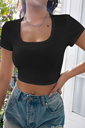 Kadın Siyah Yarım Kol Düz Yaka Crop Top Bluz
