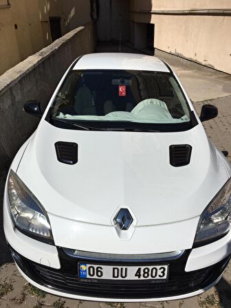 Renault Megane 3 Piano Black Kaput Üstü Havalandırma Izgarası