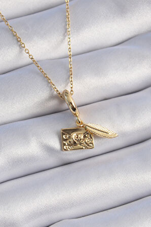  316L Çelik Gold Renk Kalp Detay Mektup Figür Charm Model Kadın Kolye