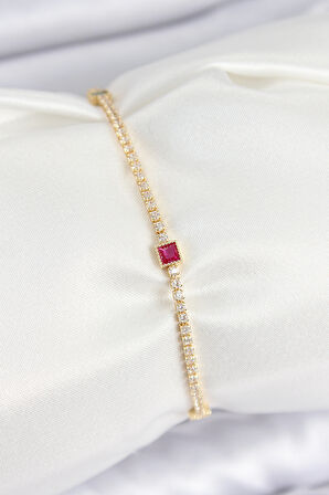  Pirinç Zirkon Taşlı Kare Model Gold Renk Kadın Bilekilk