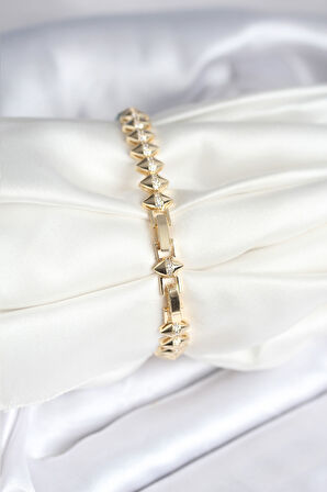  Pirinç Gold Renk Zirkon Taşlı Baklava Model Kadın Bileklik