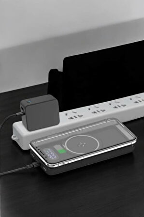 Kompakt Tasarımlı 10.000 mAh Powerbank 4 USB Çıkışlı Dijital Ekranlı