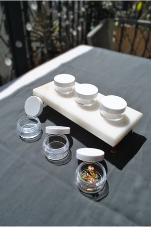 6 Adet Beyaz Kapaklı Mika 10 ml Krem Kavanozu Küçük 4 cm Mini Seyahat Takı Kavanoz