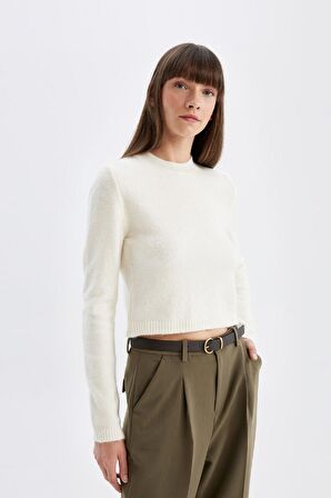 DeFacto Regular Fit Bisiklet Yaka Premium Basic Düz Crop Triko Kazak C9047AX24WNER99
