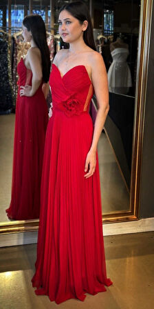 Kırmızı Straplez Yaka Çiçek Detaylı Kloş Etekli Tül Uzun Abiye Elbise 11003