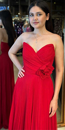 Kırmızı Straplez Yaka Çiçek Detaylı Kloş Etekli Tül Uzun Abiye Elbise 11003