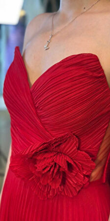 Kırmızı Straplez Yaka Çiçek Detaylı Kloş Etekli Tül Uzun Abiye Elbise 11003