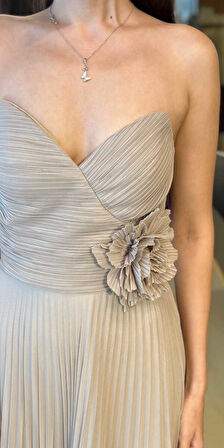 Bej Straplez Yaka Çiçek Detaylı Kloş Etekli Tül Uzun Abiye Elbise 11003