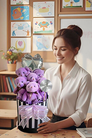 Öğretmen'e Hediye: Atatürk Temalı Aynalı Çizgili Premium Kutuda, Kalpli Balonlu 6’lı Mor Ayıcık Buketi-24 Kasım Öğretmenler Günü Hediyesi