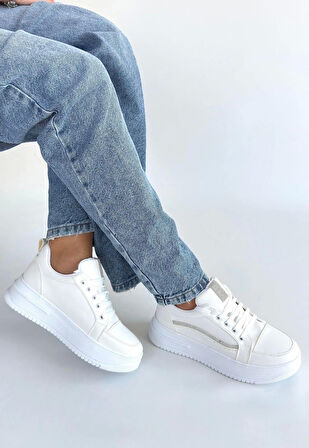 Natte Beyaz Cilt Bağcıklı Spor Ayakkabı