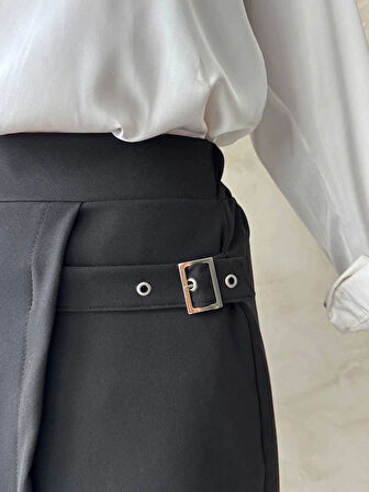 Kadın tokalı şort etek siyah s25449