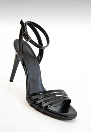 Coze Siyah Topuklu Ayakkabı