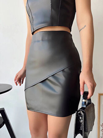 Kapaklı asimetrik model deri etek siyah s240106