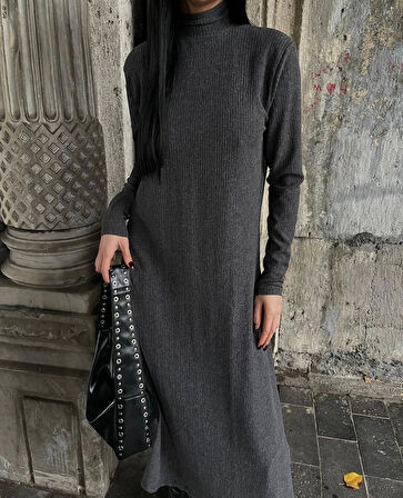 Boğazlı kalın bürümcük uzun elbise siyah