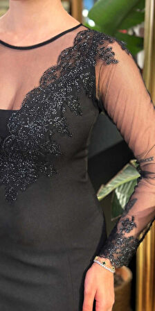 Siyah Yuvarlak Yaka Uzun Kollu Yırtmaçlı Düz Kesim Likralı Krep Uzun Abiye Elbise 11028-01