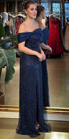 Lacivert Madonna Yaka Yırtmaçlı Düz Kesim  Pullu Boncuklu Uzun Abiye Elbise 11029-01