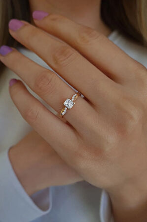 D Renk Toplam 0,60 Karat Yastık Kesim Pırlanta Tektaş Yüzük