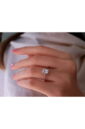 Emerald Kesim Beyaz Topaz Tektaş Yüzük