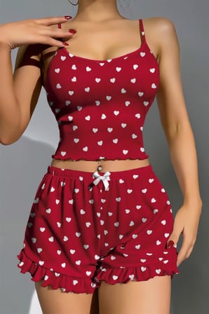 Pamuklu Kırmızı Üstüne Beyaz Kalp Desen Fitilli Askılı Şortlu Pijama Takımı